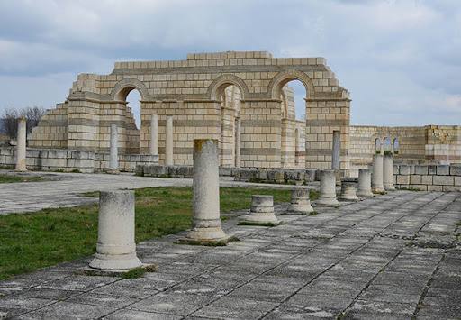 Учени изследват добрите примери за опазване и популяризиране на християнските паметници