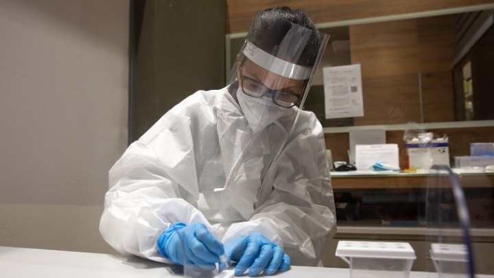 Κορωνοϊός: 2.197 κρούσματα, 36 θάνατοι – 331 διασωληνωμένοι