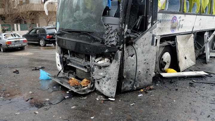 Συρία: 13 νεκροί από έκρηξη σε στρατιωτικό λεωφορείο στη Δαμασκό