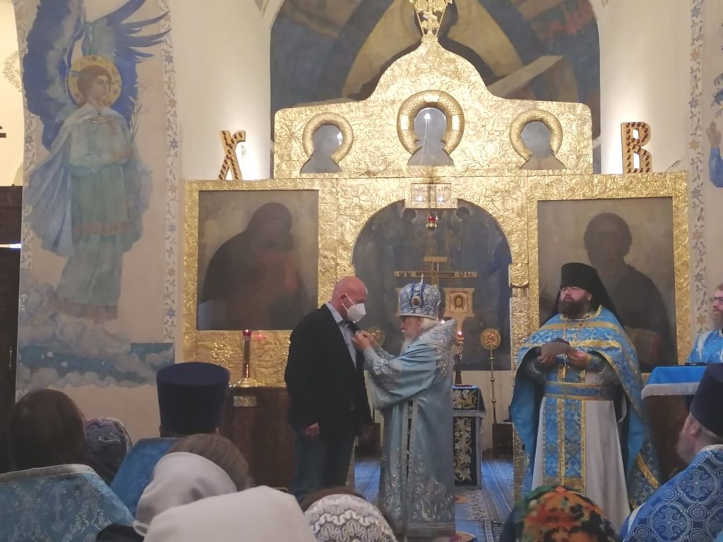 Епископ Пантелеимон вручил церковные награды медикам московских больниц
