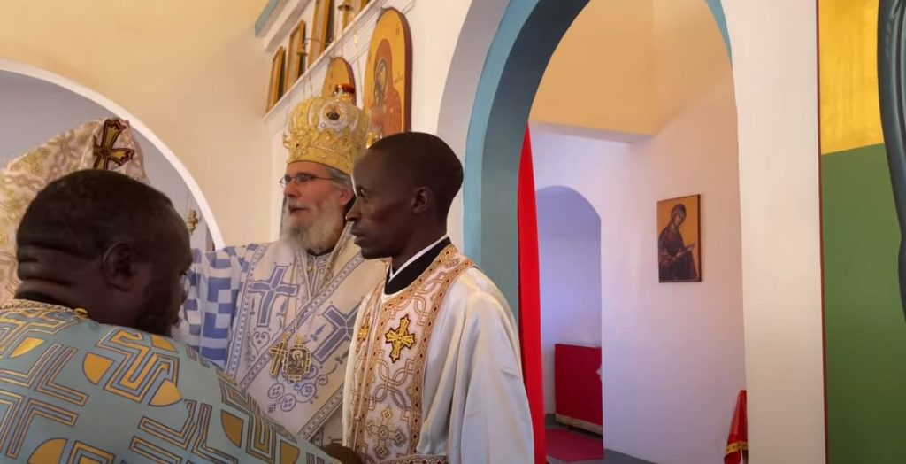 Το μακρινό Μασέγκε στην Τανζανία απέκτησε τον ιερέα του