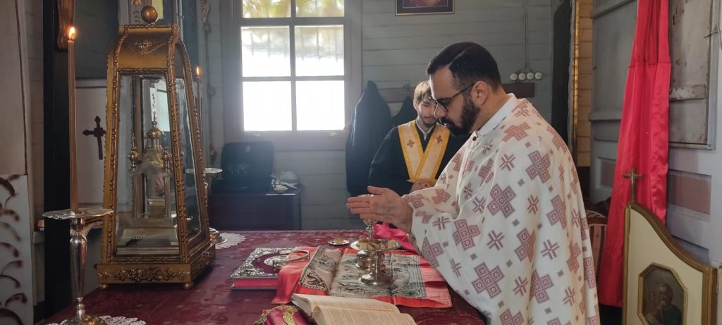 Χάλκη: Εκκλησιάστηκαν πιστοί από το νησί και την Πόλη