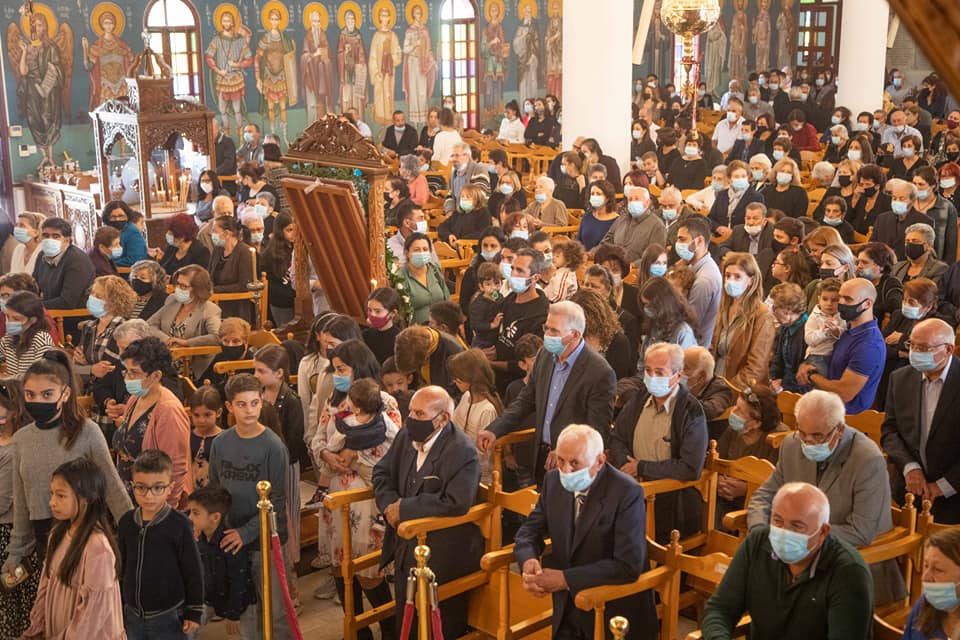 Κοσμοπλημμύρα για τον Άγιο Θεράποντα στην Κύπρο (ΦΩΤΟ)