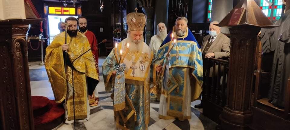 ΥΔΡΑ: Ο Σεβασμιώτατος στην εθνική εορτή (ΦΩΤΟ)