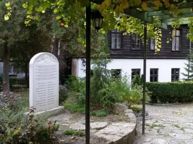 На храмовия си празник варненската църква „Св. архангел Михаил“ почита паметта на о. Константин Дъновски