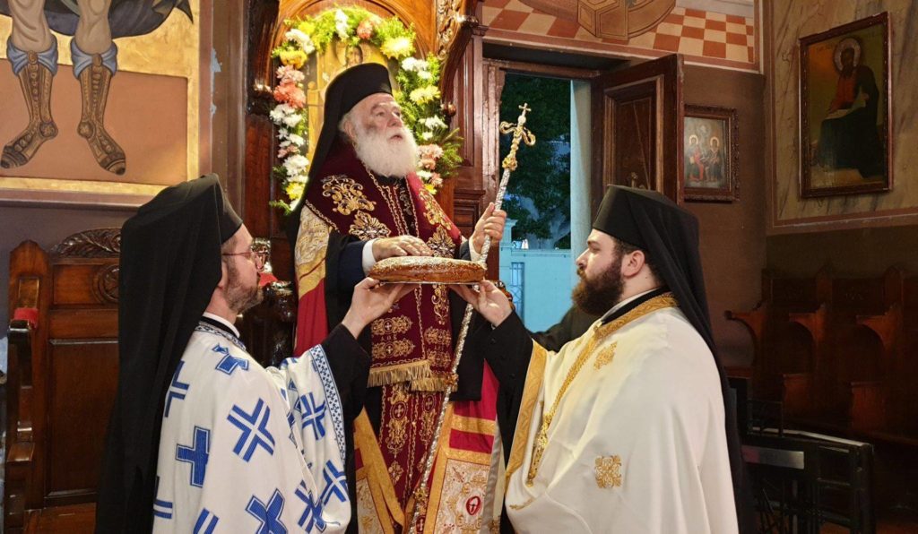 البابا ثيودروس في كنيسة الملاك ميخائيل بالإسكندرية