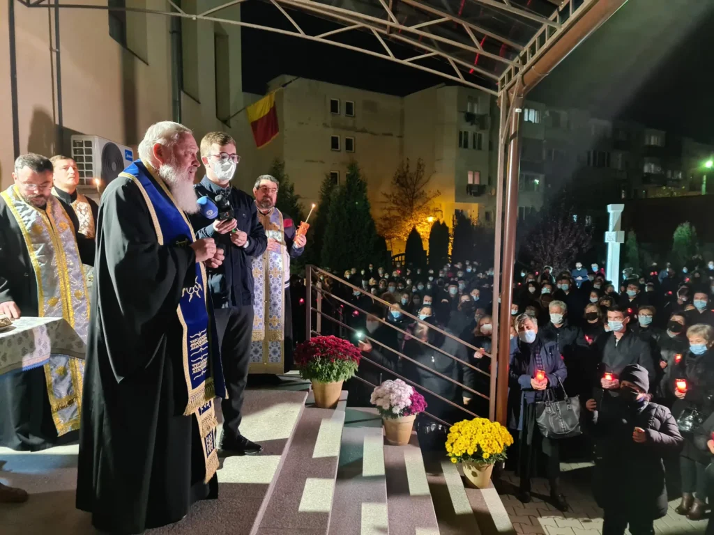 Cluj: Comemorarea pacienților la centrul de îngrijiri paliative ctitorit de PS Vasile Flueraș