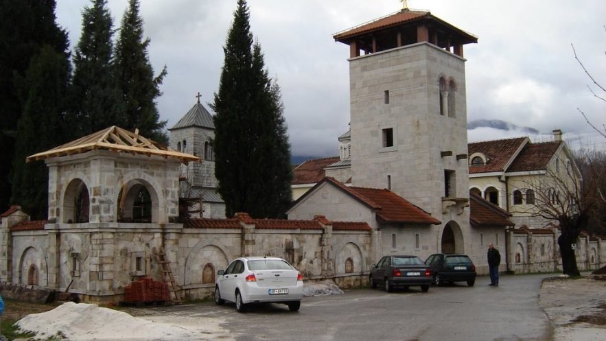 Митрополит Јоаникије на празник Светог Арсенија Сремца богослужи у манастиру Ждребаоник