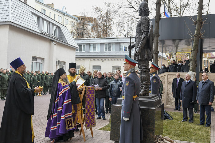 Епископ Солнечногорский Алексий освятил памятник благоверному князю Александру Невскому на территории Военного университета в Москве