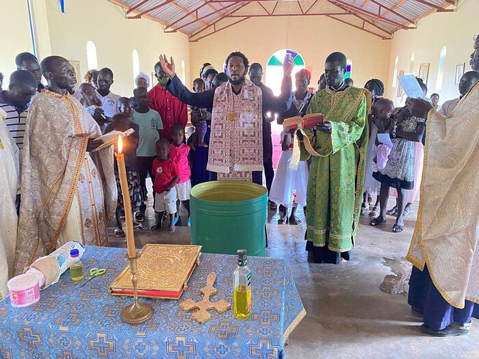 MASS BAPTISM CELEBRATED BY UGANDAN HIERARCH