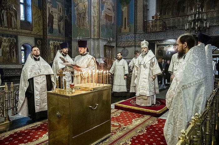 Во всех храмах Кузбасской митрополии молятся о жертвах трагедии на шахте «Листвяжная»