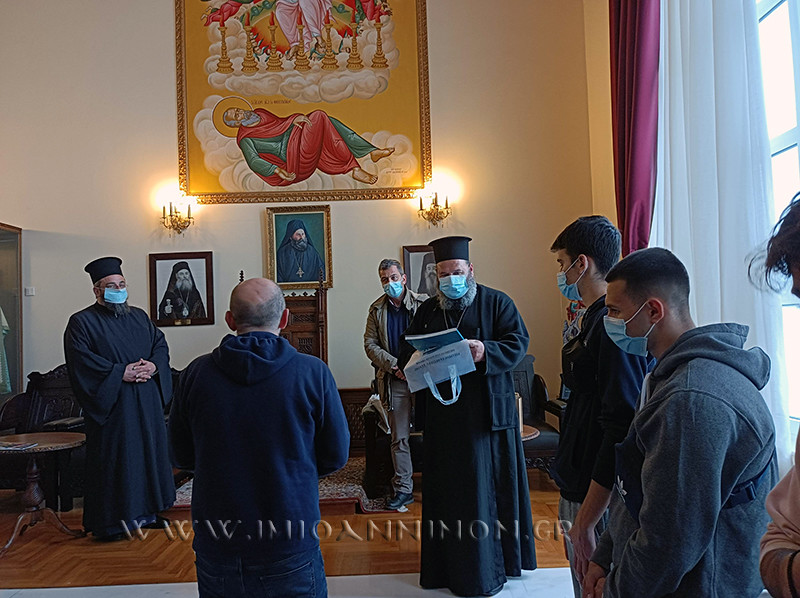 Επίσκεψη Λυκείου Ριζαρείου Σχολής στον Μητροπολίτη Ιωαννίνων