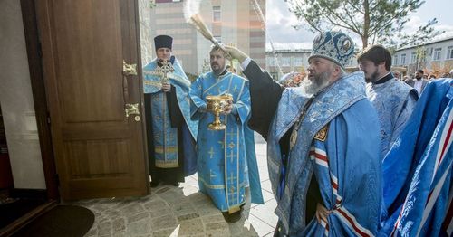В Кузбассе освятили построенный в память о жертвах пожара в ТРЦ «Зимняя вишня» храм