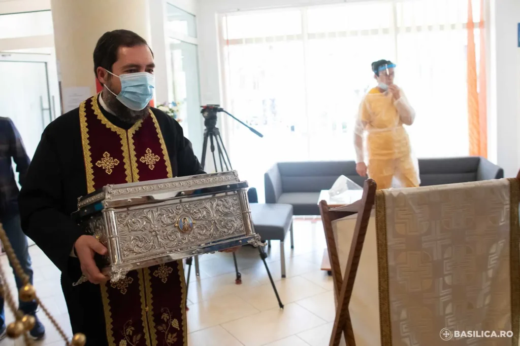 Moaștele Sfântului Nectarie au adus alinare la Centrul de îngrijiri paliative al Arhiepiscopiei Bucureștilor