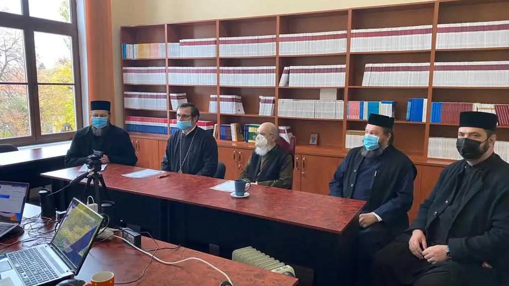 Fenomenul morții în era biotehnologiilor, analizat la Arad: La patul unui om în suferinţă, medicul are nevoie de preot şi invers