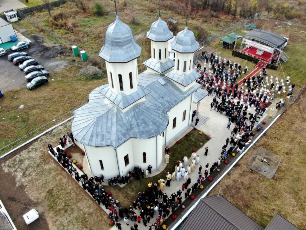 A fost târnosită biserica Parohiei Ilfoveni din judeţul Dâmboviţa