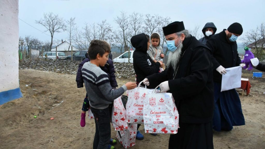 Caravana Dar de Crăciun porneşte în Episcopia Huşilor | „Scrisorile copiilor au ajuns. Vor lucruri simple”