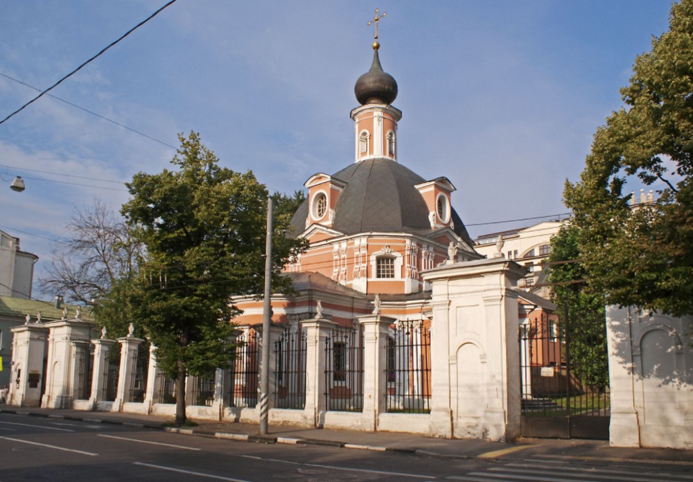 Иерарх Православной Церкви в Америке совершил Литургию на Американском Подворье в Москве