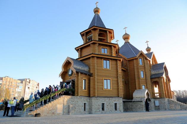У Доњецкој Хорловки подигнута црква после гранатирања