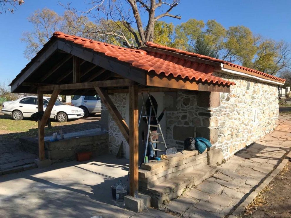 Доброволци възстановяват параклис в Марково