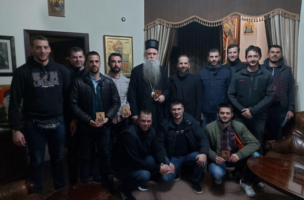 Митрополит Јоаникије угостио представнике Хуманитарног омладинског клуба “Млади за Космет”