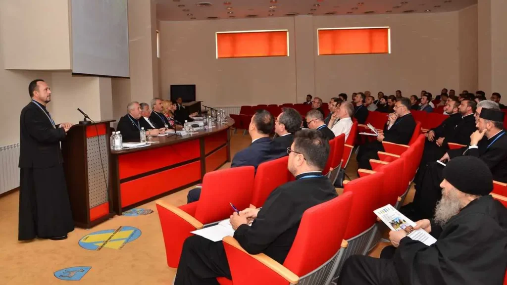 Simpozionul internaţional de teologie „Polis & Paideia” are tema: „Teologie și Teologhisire”