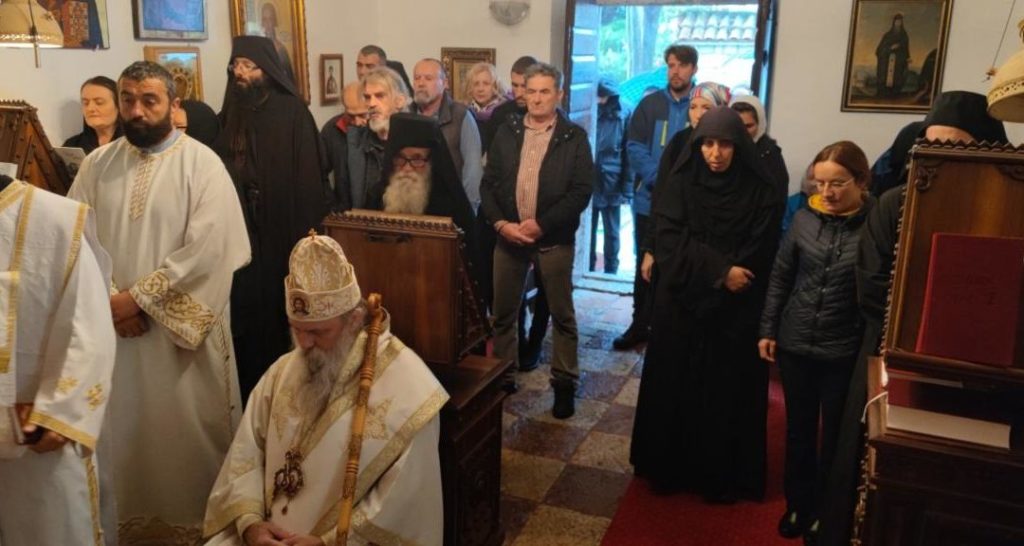 Епископ славонски Јован богослужио у манастиру Михољска превлака