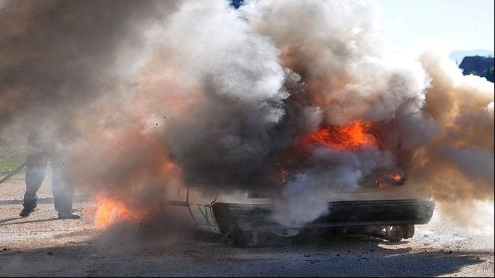 Στις φλόγες βανάκι με προσκυνητές του Αγίου Όρους