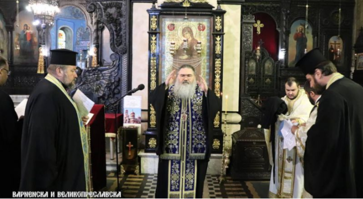 Митрополит Йоан отслужи молебен канон пред иконата на Пресвета Богородица “Геронтиса” в Деня на народните будители