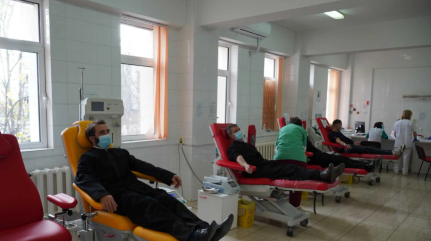 Preoţi şi credincioşi din Protopopiatul Tecuci au donat sânge