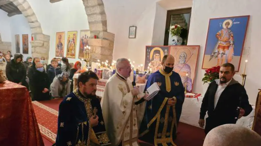 Crucile primei biserici româneşti din Sardinia au fost sfinţite