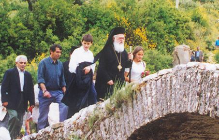 Προδημοσίευση: Aρχιεπίσκοπος Αναστάσιος πορευόμενος