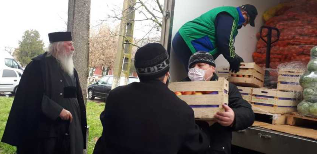 Лично Архиепископът на Тимишоара дари над три тона храна на психиатричната болница в Гатая