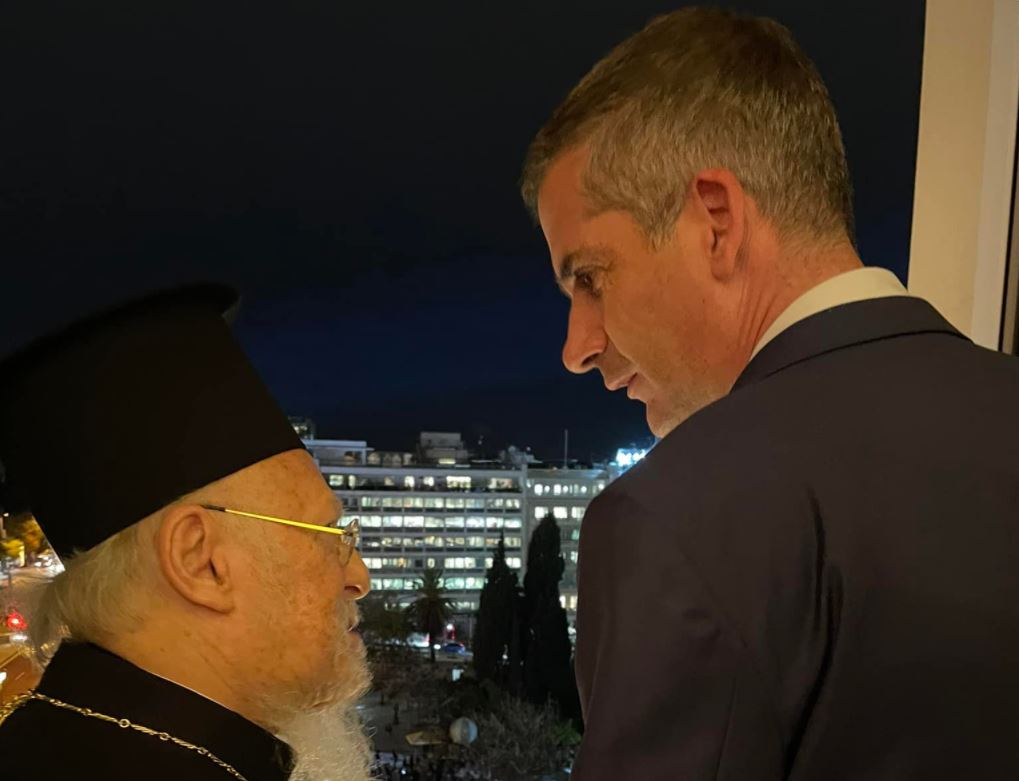 Οικουμενικός Πατριάρχης-Δήμαρχος Αθηναίων μαζί στην φωταγώγηση του Χριστουγεννιάτικου δέντρου