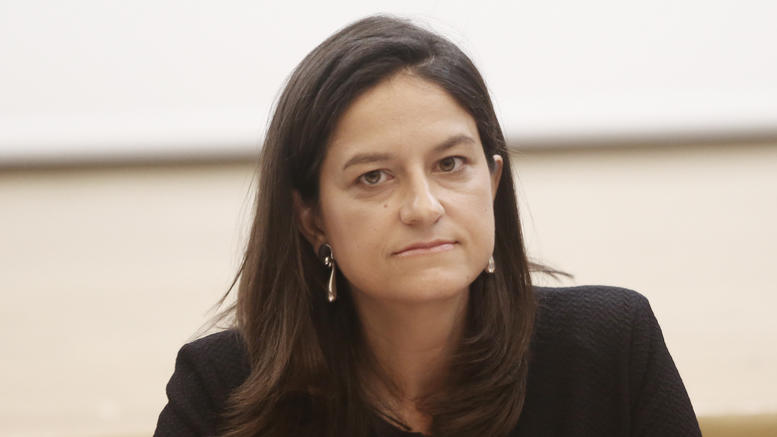 Κατηγορηματική η Κεραμέως για τη λειτουργία των σχολείων