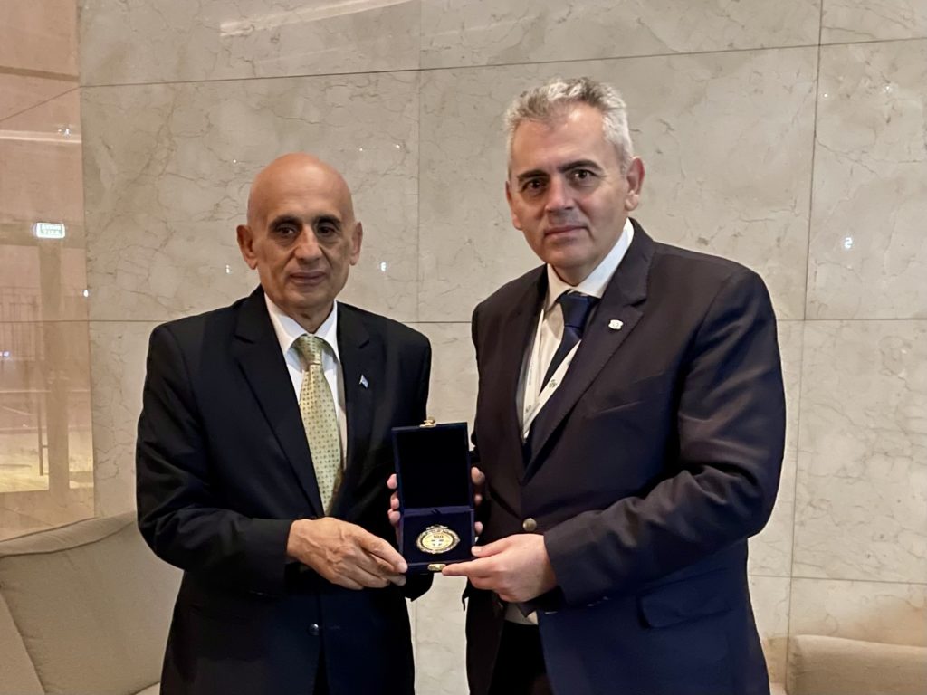 Αποστολή δασκάλου για εκπαίδευση των Ελληνόπουλων της Δαμασκού