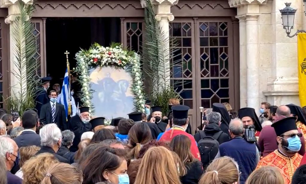 Πλήθος κόσμου στη λιτανεία του Αγίου Μηνά στο Ηράκλειο