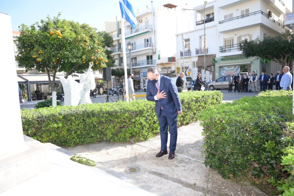 Φόρος τιμής στην Εθνική Αντίσταση απο τον Γιάννη Πλακιωτάτη