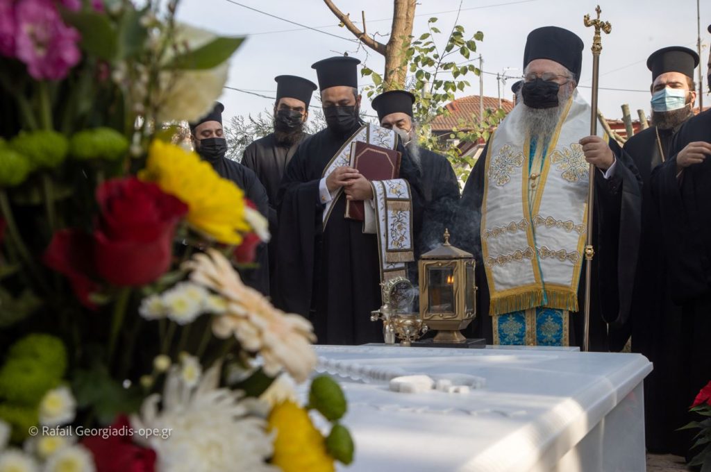 Ο νέος Μητροπολίτης στους τάφους των προκατόχων του