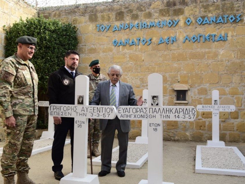 Τα νεκρά κορμιά φυλακισμένα τη Λευτεριά δοξολογούν