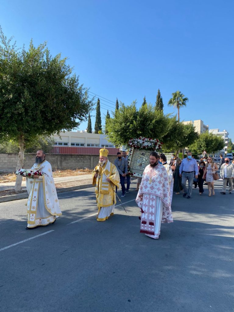 ΛΑΡΝΑΚΑ: Πομπή με την εφέστιο εικόνα του Αγίου Γεωργίου
