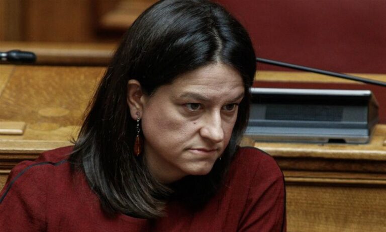 Κεραμέως: Καμία απολύτως συζήτηση για αναστολή λειτουργίας σχολείων