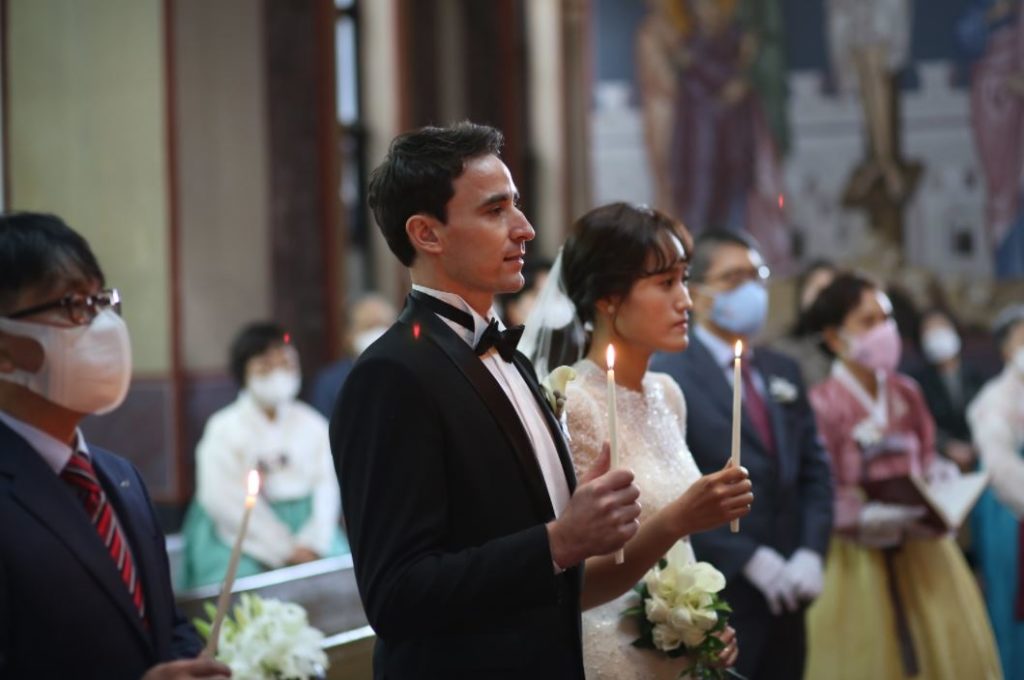 Κορέας: Πνευματική επανάσταση ο γάμος στην εποχή μας