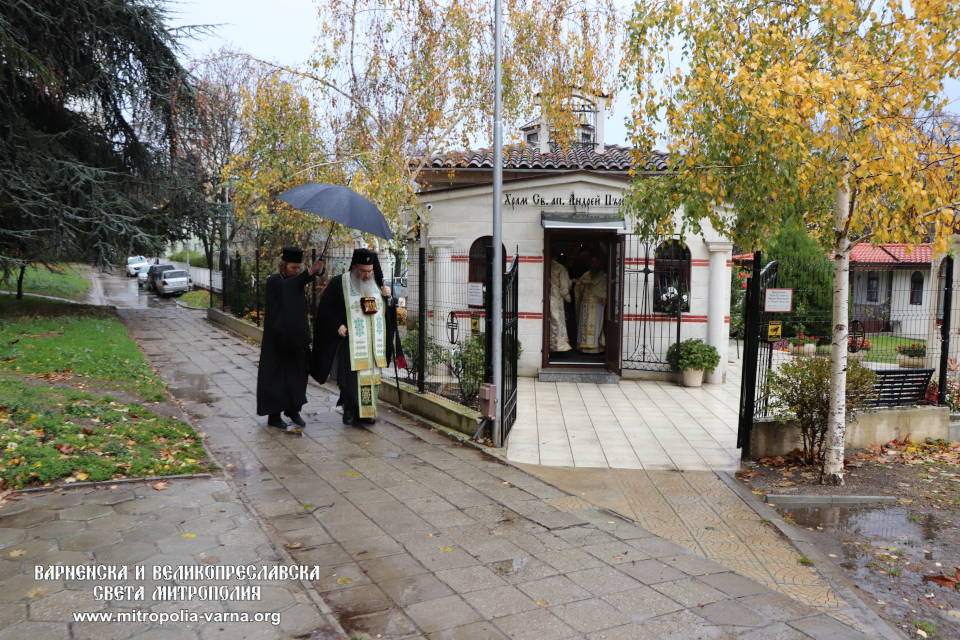 Храмов празник и награждаване с офикия във варненския храм “Св. ап. Андрей Първозвани”