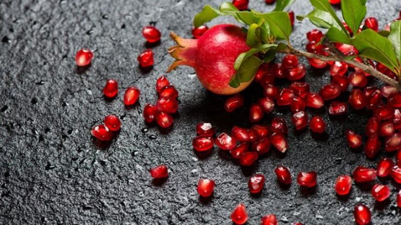 Πρωτοχρονιάτικα ήθη και έθιμα της Ηπείρου – Οι «βασιλοκουλούρες» και το σπάσιμο του ροδιού