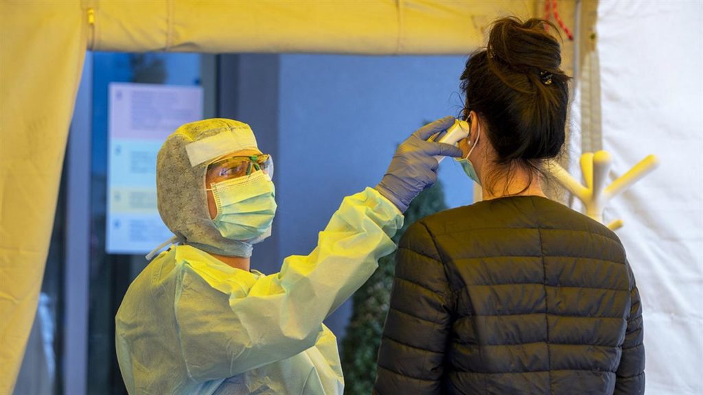 Συνεδριάζει σήμερα η επιτροπή των ειδικών – Διεύρυνση κριτηρίων χορήγησης μονοκλωνικών