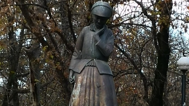 Καρδίτσα: Εμβληματικά αγάλματα στην πλατεία Νικολάου Πλαστήρα