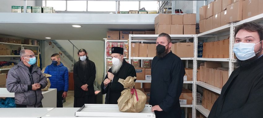 Επίσκεψη Μητροπολίτη Κορίνθου στην Τράπεζα τροφίμων-ενδυμάτων «ΘΕΟΠΡΟΣΦΟΡΑ»