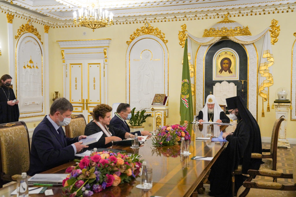 Святейший Патриарх Кирилл провел встречу с представителями Координационного комитета по поощрению социальных и иных инициатив под эгидой Церкви и Совета Фонда поддержки христианской культуры и наследия
