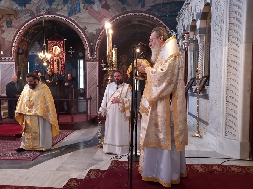 Δύο Θείες Λειτουργίες τα Χριστούγεννα στον Καθεδρικό της Κορίνθου